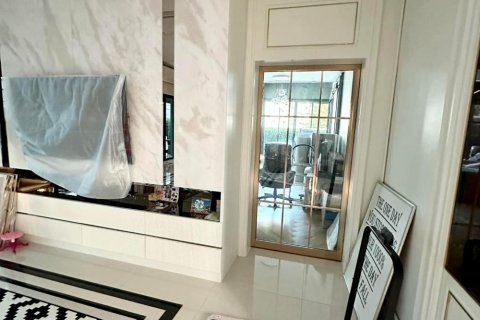 Chalet de 4 dormitorios en Bangkok, Tailandia № 133797 - foto 7