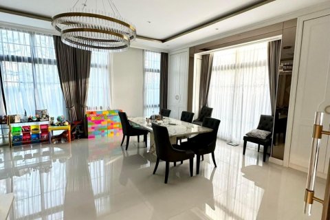 Chalet de 4 dormitorios en Bangkok, Tailandia № 133797 - foto 4