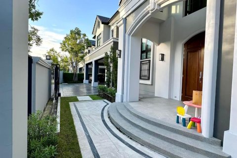 Chalet de 4 dormitorios en Bangkok, Tailandia № 133797 - foto 15