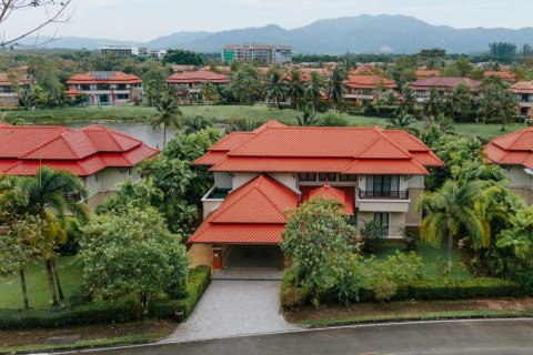 Chalet de 4 dormitorios en Phuket, Tailandia № 133799 - foto 27