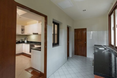 Chalet de 4 dormitorios en Phuket, Tailandia № 133799 - foto 11