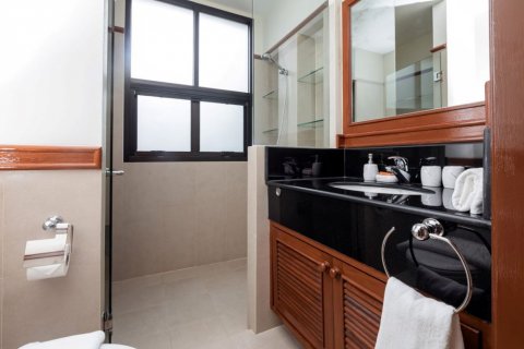 Chalet de 4 dormitorios en Phuket, Tailandia № 133799 - foto 16