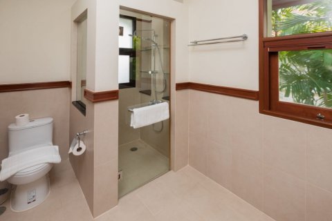 Chalet de 4 dormitorios en Phuket, Tailandia № 133799 - foto 19
