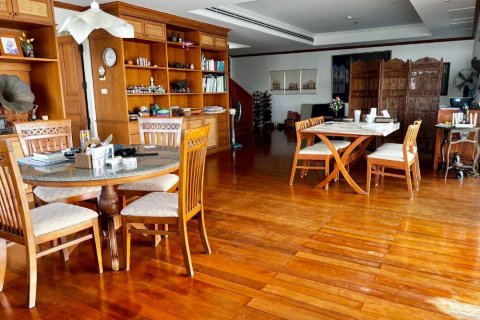 Condominio de 3 dormitorios en Watthana, Bangkok, Tailandia № 133798 - foto 4