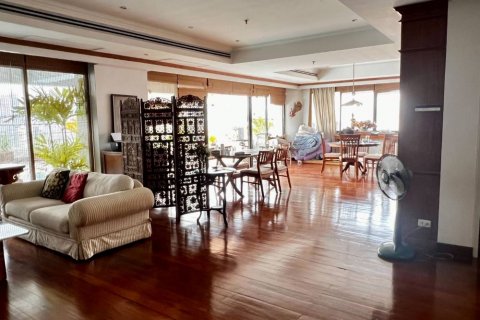 Condominio de 3 dormitorios en Watthana, Bangkok, Tailandia № 133798 - foto 2