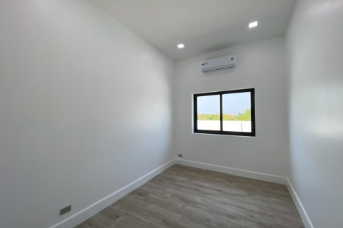 Chalet de 4 dormitorios en Hua Hin, Tailandia № 168364 - foto 22