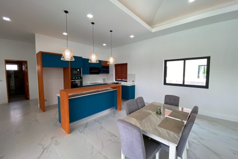 Chalet de 4 dormitorios en Hua Hin, Tailandia № 168364 - foto 11