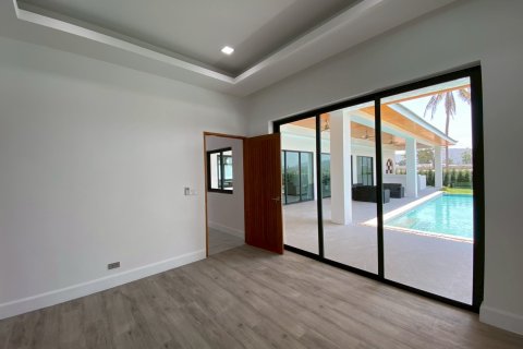 Chalet de 4 dormitorios en Hua Hin, Tailandia № 168364 - foto 20