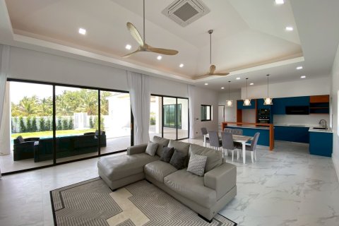 Chalet de 4 dormitorios en Hua Hin, Tailandia № 168364 - foto 9