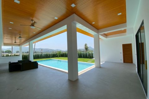Chalet de 4 dormitorios en Hua Hin, Tailandia № 168364 - foto 5