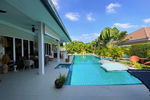 Chalet de 3 dormitorios en Hua Hin, Tailandia № 168396 - foto 9