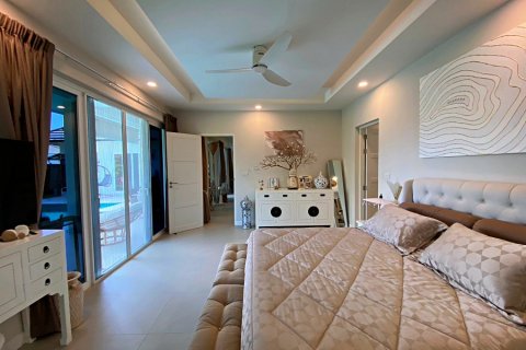Chalet de 3 dormitorios en Hua Hin, Tailandia № 168396 - foto 23