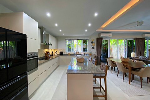 Chalet de 3 dormitorios en Hua Hin, Tailandia № 168396 - foto 17