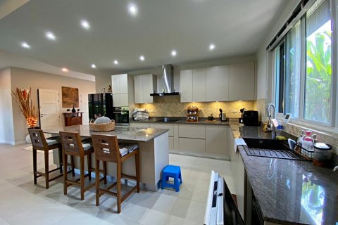 Chalet de 3 dormitorios en Hua Hin, Tailandia № 168396 - foto 19