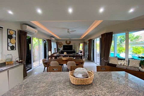 Chalet de 3 dormitorios en Hua Hin, Tailandia № 168396 - foto 16