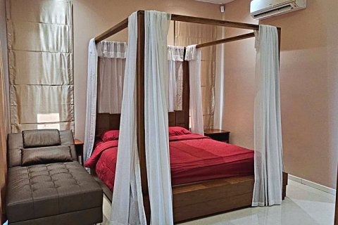 Chalet de 4 dormitorios en Cha-am, Tailandia № 168398 - foto 14