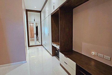 Chalet de 4 dormitorios en Cha-am, Tailandia № 168398 - foto 6