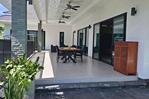 Chalet de 4 dormitorios en Cha-am, Tailandia № 168398 - foto 4