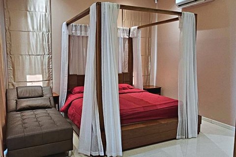 Chalet de 4 dormitorios en Cha-am, Tailandia № 168398 - foto 11
