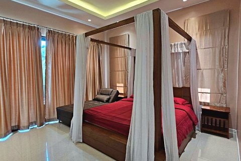 Chalet de 4 dormitorios en Cha-am, Tailandia № 168398 - foto 7
