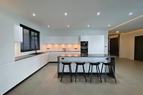 Chalet de 4 dormitorios en Hua Hin, Tailandia № 168397 - foto 10