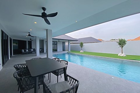 Chalet de 4 dormitorios en Hua Hin, Tailandia № 168397 - foto 6