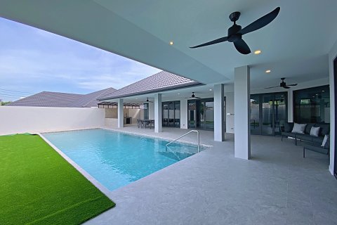 Chalet de 4 dormitorios en Hua Hin, Tailandia № 168397 - foto 3