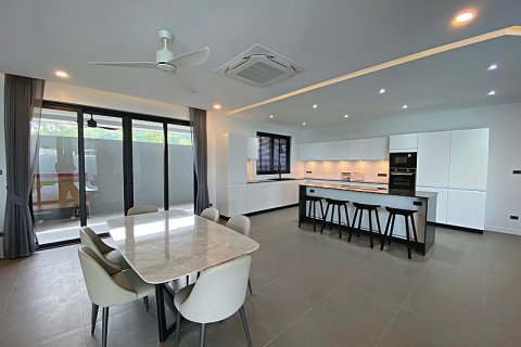 Chalet de 4 dormitorios en Hua Hin, Tailandia № 168397 - foto 16