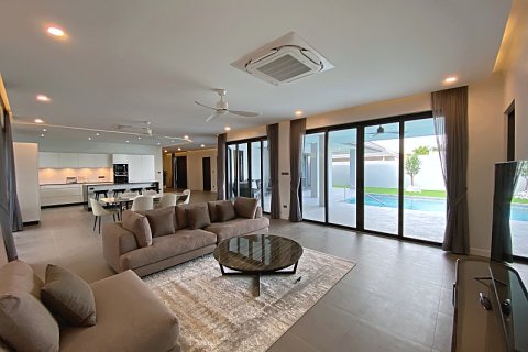 Chalet de 4 dormitorios en Hua Hin, Tailandia № 168397 - foto 18