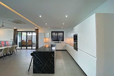 Chalet de 4 dormitorios en Hua Hin, Tailandia № 168397 - foto 9
