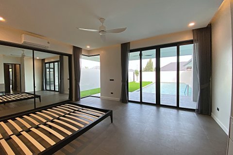 Chalet de 4 dormitorios en Hua Hin, Tailandia № 168397 - foto 25