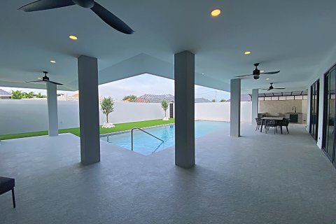 Chalet de 4 dormitorios en Hua Hin, Tailandia № 168397 - foto 4