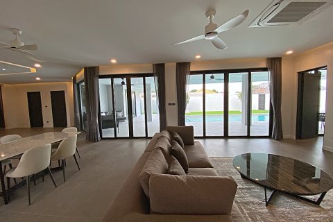 Chalet de 4 dormitorios en Hua Hin, Tailandia № 168397 - foto 15