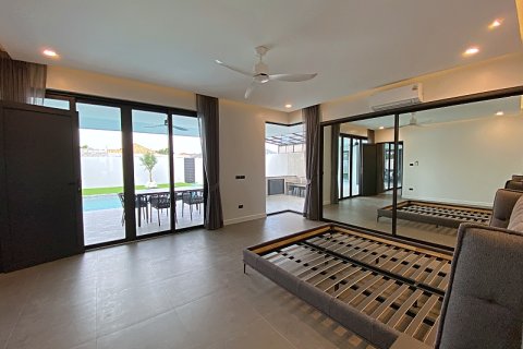 Chalet de 4 dormitorios en Hua Hin, Tailandia № 168397 - foto 21