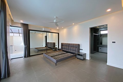 Chalet de 4 dormitorios en Hua Hin, Tailandia № 168397 - foto 20