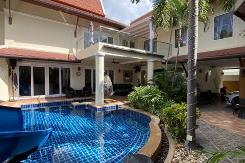 Chalet de 4 dormitorios en Pattaya, Tailandia № 140738 - foto 6