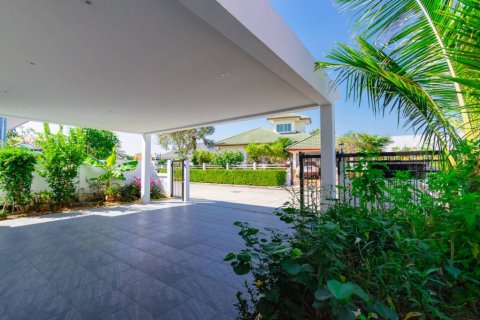 Chalet de 2 dormitorios en Hua Hin, Tailandia № 153805 - foto 2