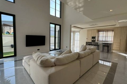 Casa de 4 dormitorios en Pattaya, Tailandia № 153808 - foto 5