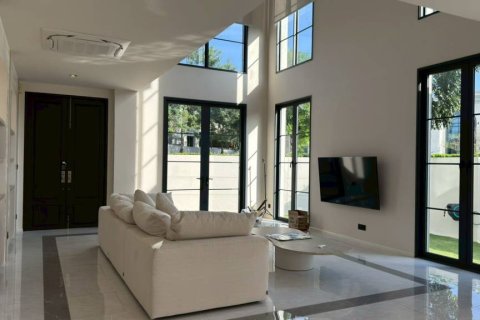 Casa de 4 dormitorios en Pattaya, Tailandia № 153808 - foto 4