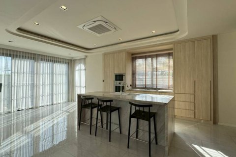 Casa de 4 dormitorios en Pattaya, Tailandia № 153808 - foto 8