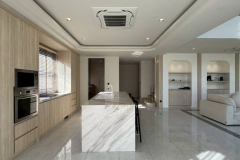Casa de 4 dormitorios en Pattaya, Tailandia № 153808 - foto 9
