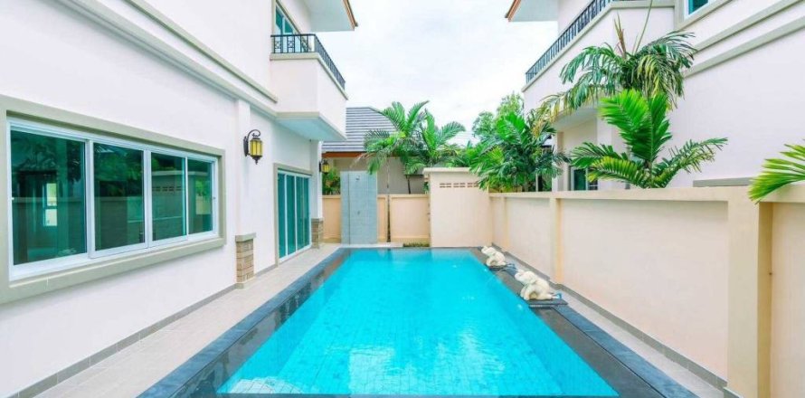 Casa de 4 dormitorios en Pattaya, Tailandia № 153806