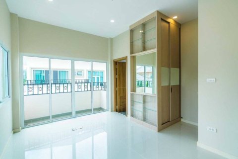 Casa de 4 dormitorios en Pattaya, Tailandia № 153806 - foto 6
