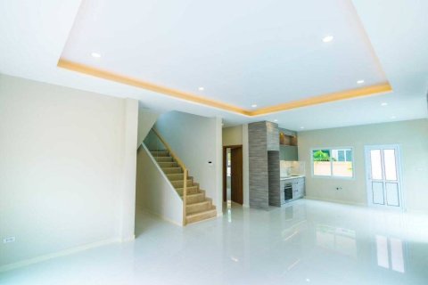 Casa de 4 dormitorios en Pattaya, Tailandia № 153806 - foto 2