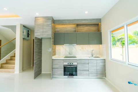 Casa de 4 dormitorios en Pattaya, Tailandia № 153806 - foto 4