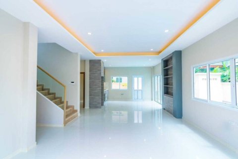 Casa de 4 dormitorios en Pattaya, Tailandia № 153806 - foto 3