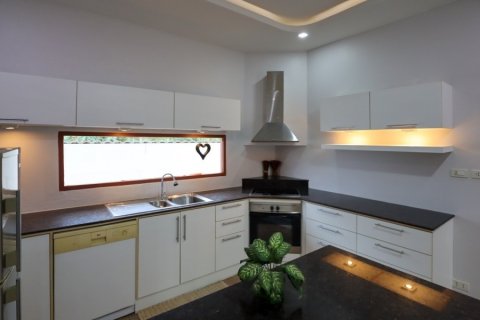 Chalet de 2 dormitorios en Hua Hin, Tailandia № 168405 - foto 9