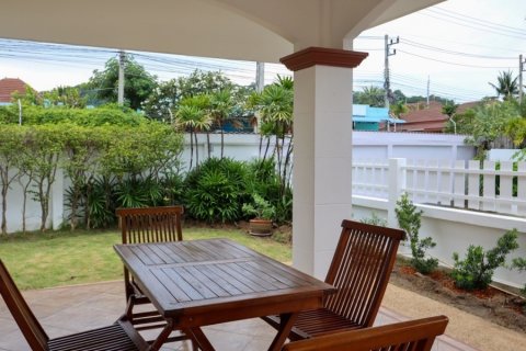 Chalet de 2 dormitorios en Hua Hin, Tailandia № 168405 - foto 5