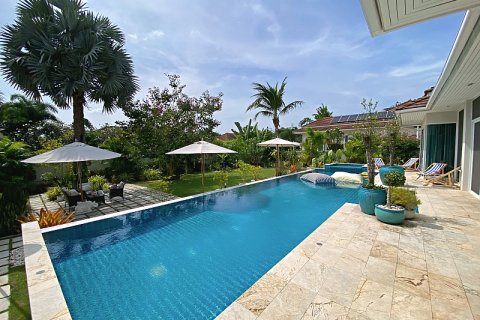 Chalet de 3 dormitorios en Hua Hin, Tailandia № 168401 - foto 8