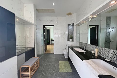 Chalet de 3 dormitorios en Hua Hin, Tailandia № 168401 - foto 30